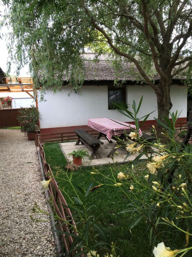 Balatonkenesei Nadfedeles Lovas Vendeghaz Villa Ngoại thất bức ảnh