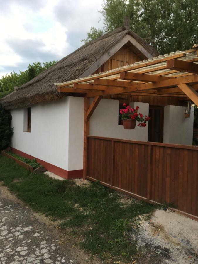 Balatonkenesei Nadfedeles Lovas Vendeghaz Villa Ngoại thất bức ảnh